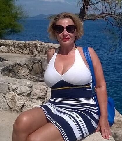 Milfs Gilfs for their quarantine
