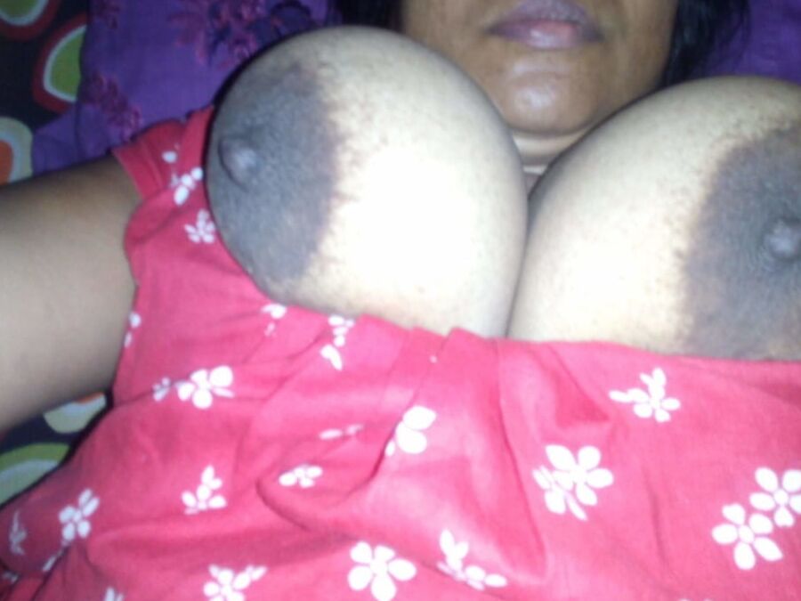 Big boobs Aunty