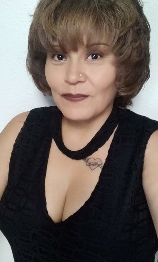 Horny Facebook mom Lene Chvz needs cum on her tits