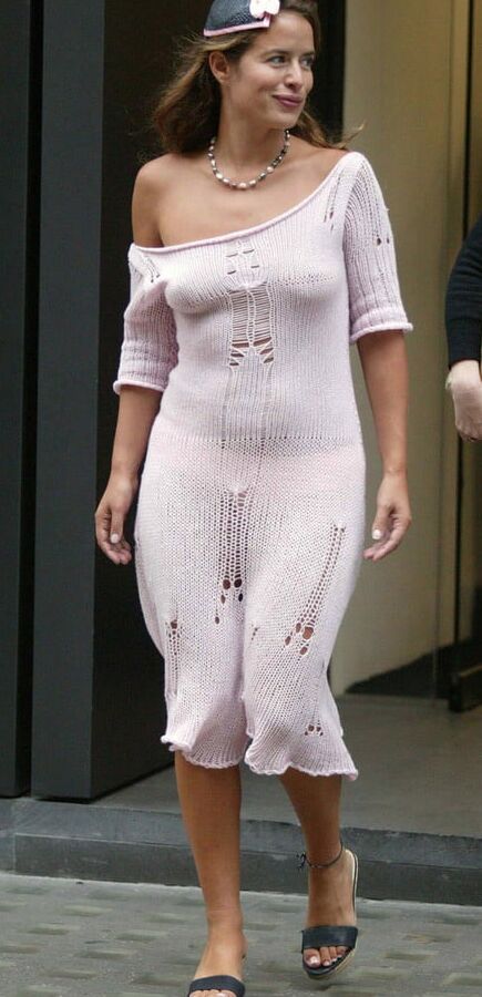 braless