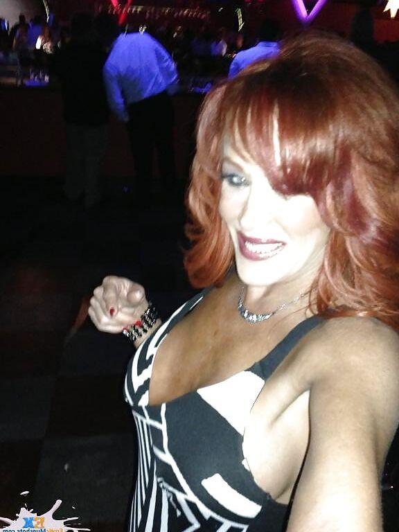AMAZING REDHEAD MILF