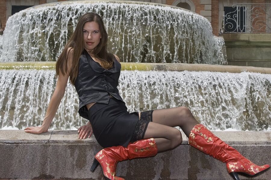 Pantyhosed Wives &amp; GFs in High Quality