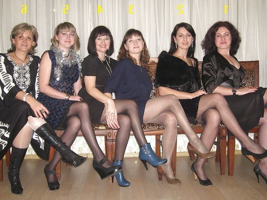 Sexy MILFs and GILFs Wearing Tights