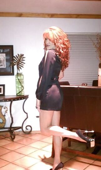 AMAZING REDHEAD MILF