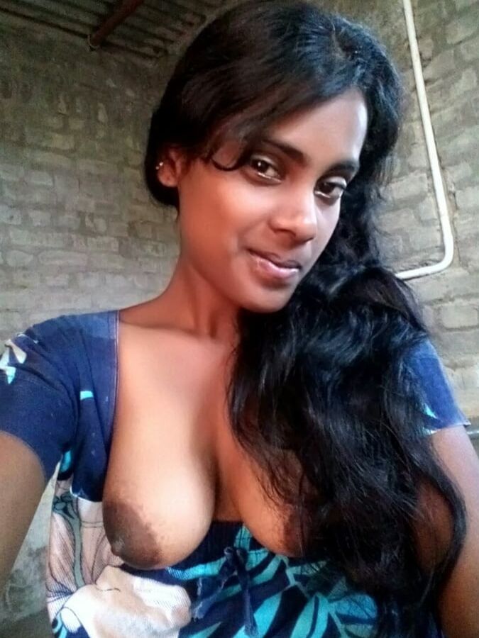 Desi indian villager girl show her nude selfie