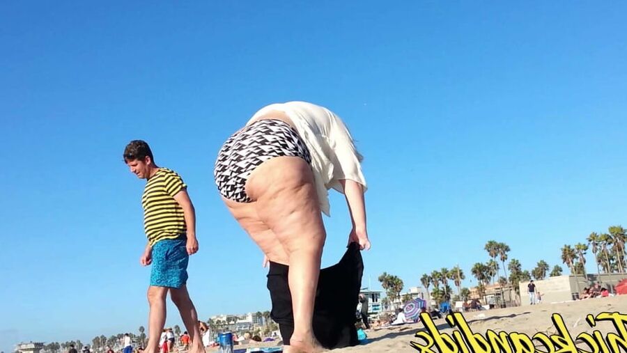 SSBBW FROM ENGLAND BENDS OVER (FULL MOON)