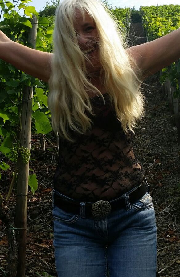 Mature MILF s ()