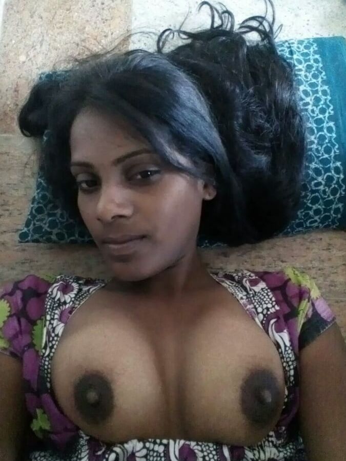 Desi indian villager girl show her nude selfie
