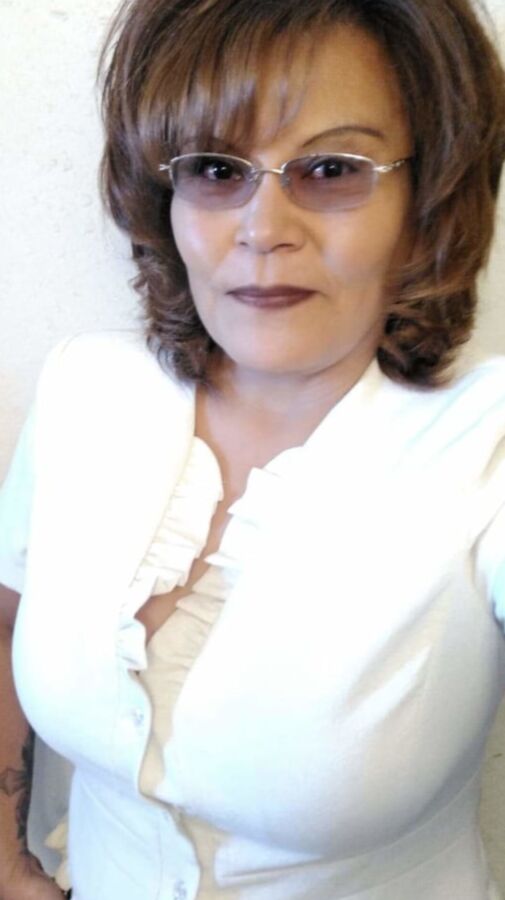 Horny Facebook mom Lene Chvz needs cum on her tits