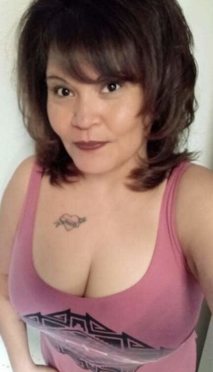 Horny Facebook mom Lene Chvz needs cum on her tits