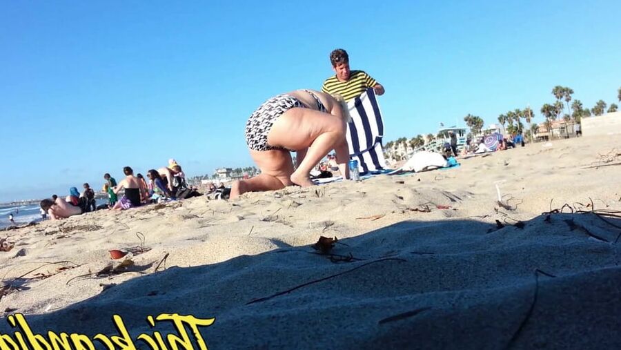 SSBBW FROM ENGLAND BENDS OVER (FULL MOON)