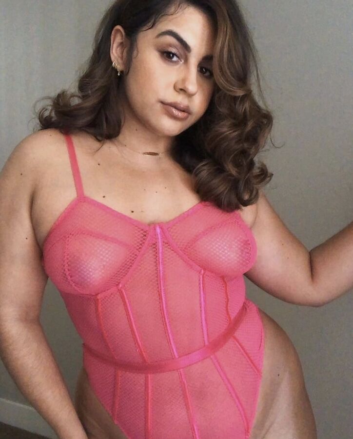 Curvy Model