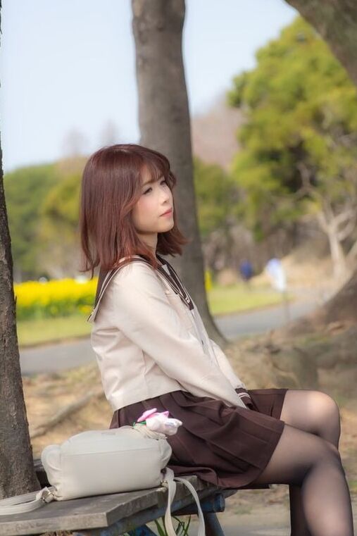 hot chicks on benches