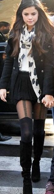 SELENA GOMEZ AND HER FUCKING HOT LEGS !!!