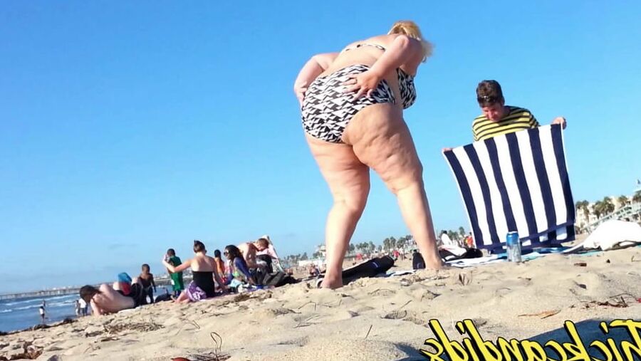SSBBW FROM ENGLAND BENDS OVER (FULL MOON)
