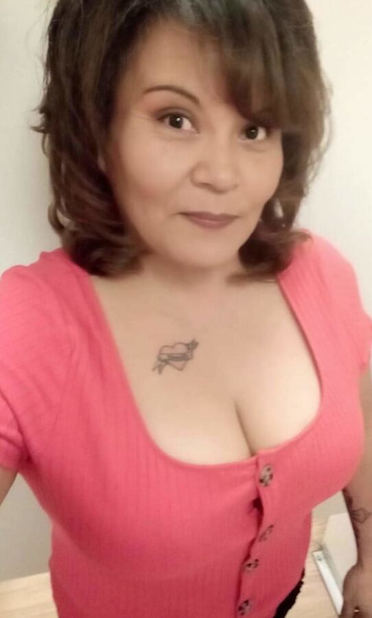 Horny Facebook mom Lene Chvz needs cum on her tits