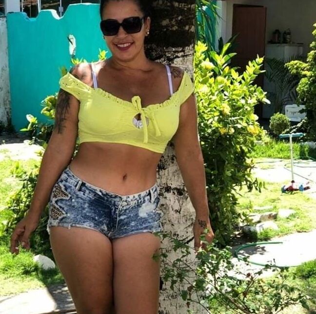 LENINHA MADURA COROA RABUDA GOSTOSA BIQUINI