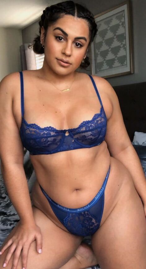 Curvy Model