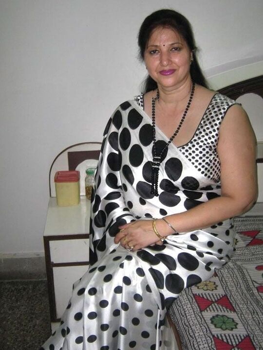 Which Indian sari bhabi would you FAP?