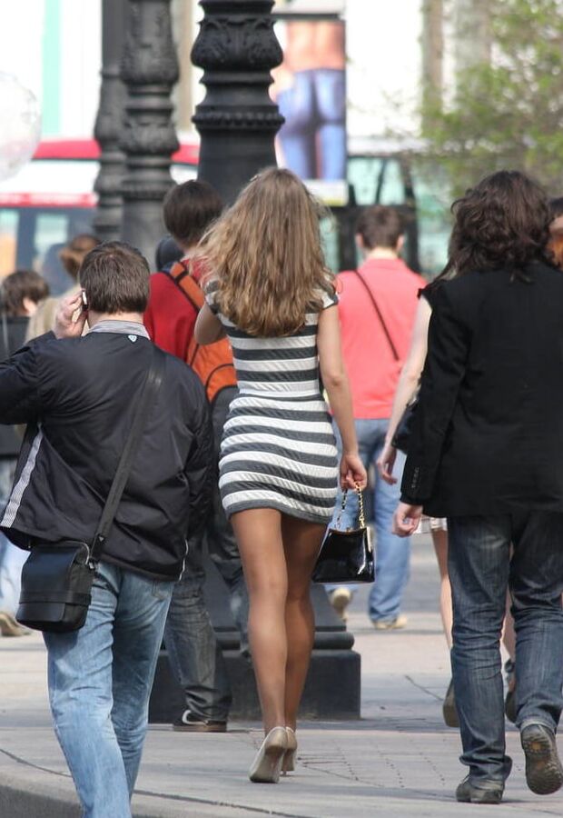 Blonde en collants