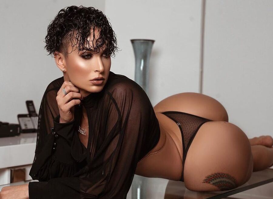 Big Ass MILF Classy