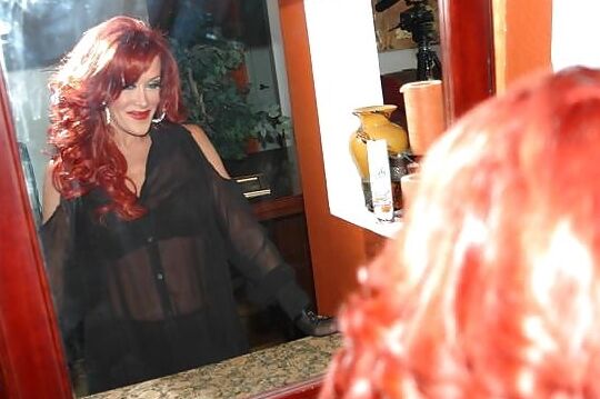 AMAZING REDHEAD MILF