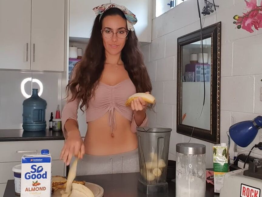 Natasha salope qui fait du sport sur le net