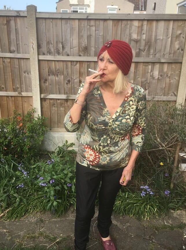 Linda UK Smoking gilf