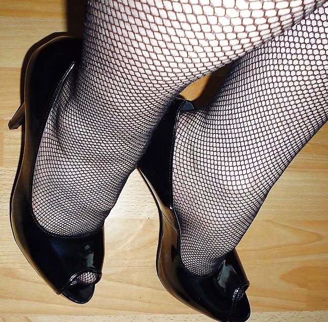My first heels....... I feel so slutty.