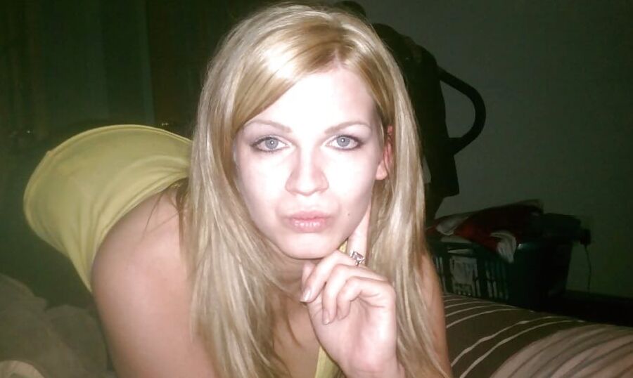 hot blonde poser
