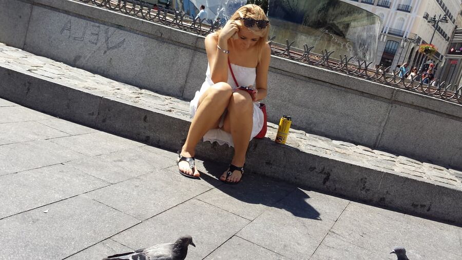 candid upskirt