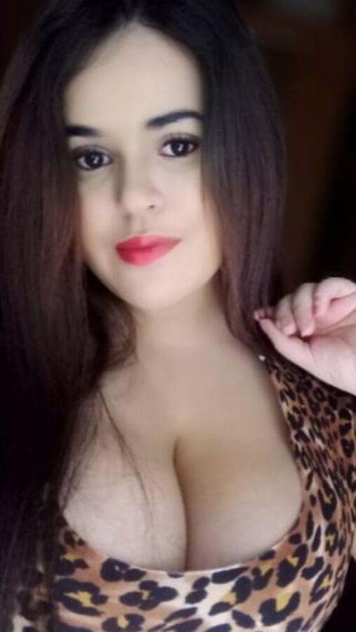 GLEYCE MILF WITH HUGE TITS