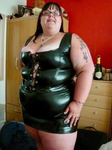 Bbw mix (Cleavage with glasses)