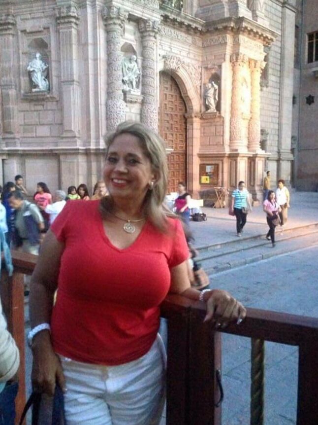 Mama de mi amigo culona puta en bikini granny yo big ass