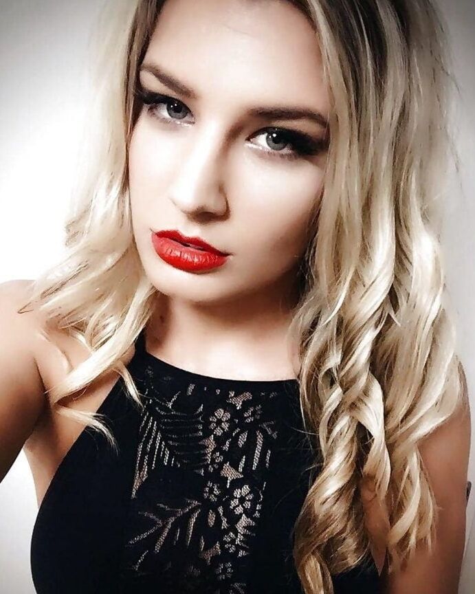 Toni Strom