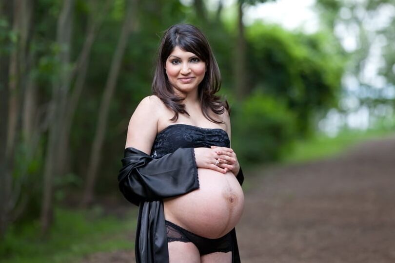 Alb. Posing Soft Pregnant