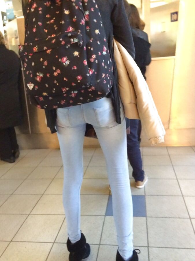 Vanessa&;s thigh gap