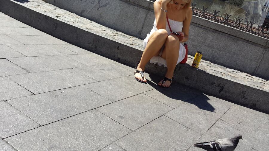 candid upskirt