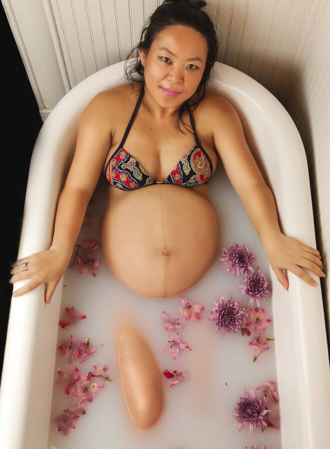 Alb. Posing Soft Pregnant
