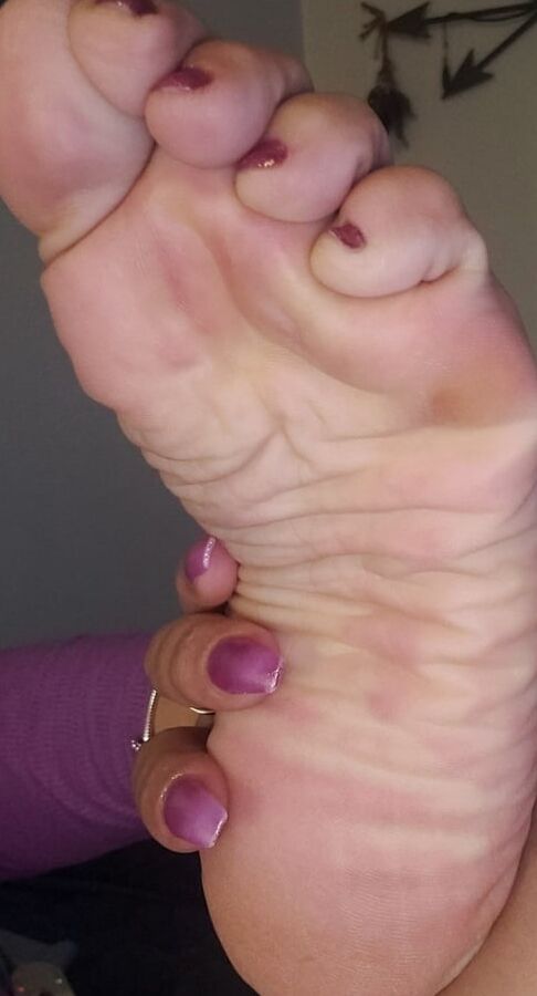 Arab wife wrinkled soles