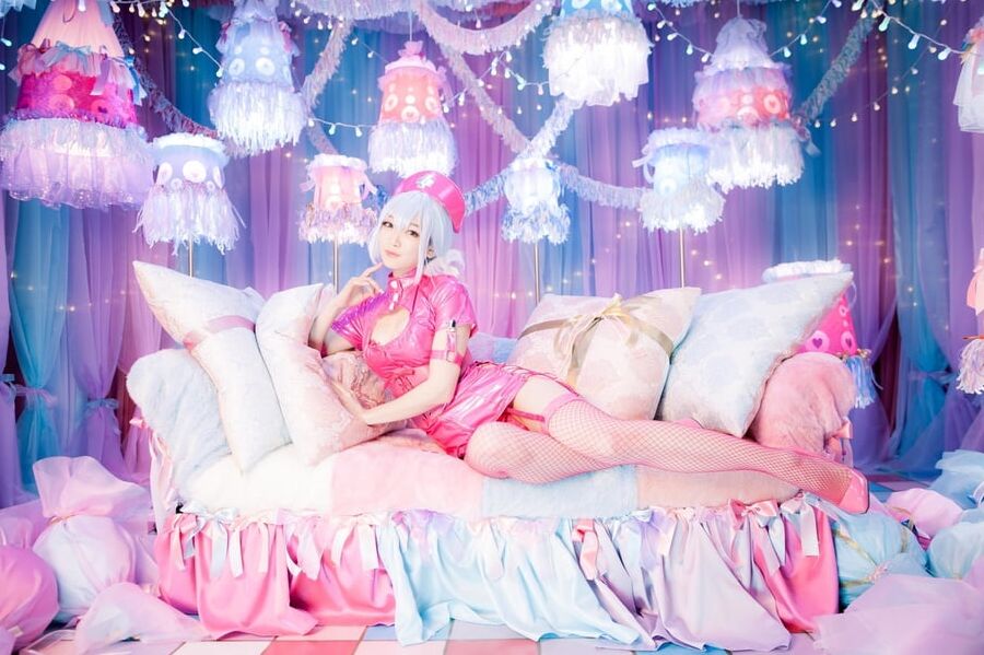 J-girls in thigh highs -