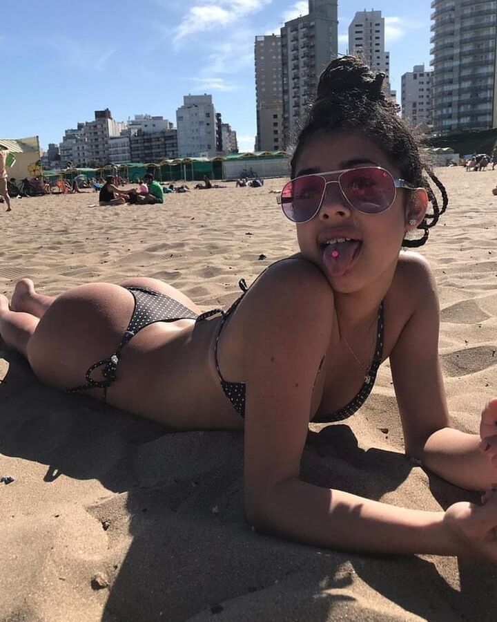 Over the shoulder ass selfie
