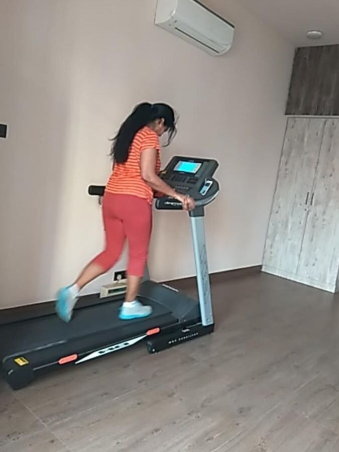 Sexy Indian ladies ass and thighs