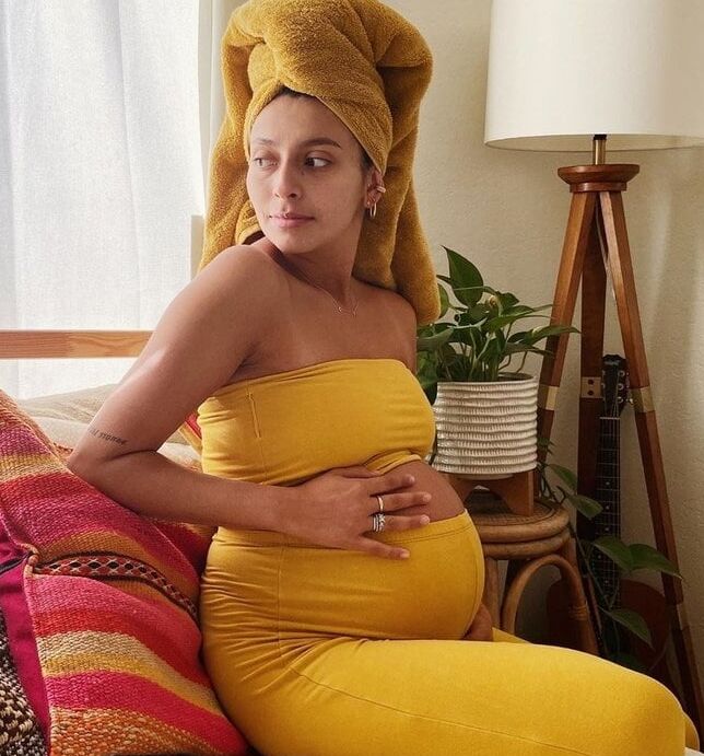 Alb. Posing Soft Pregnant