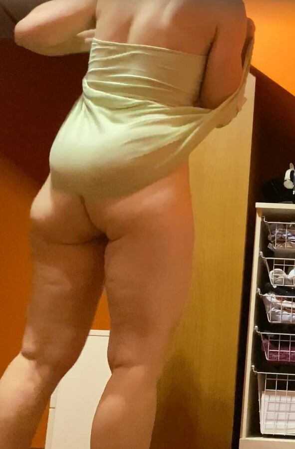 Mature spied in locker