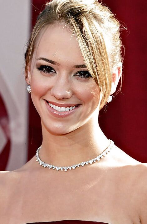 Andrea Bowen