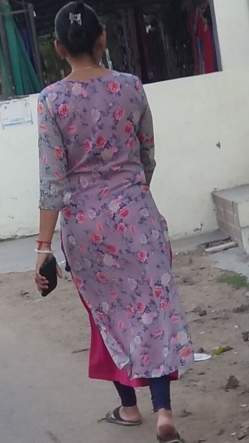 Sexy Indian ladies ass and thighs