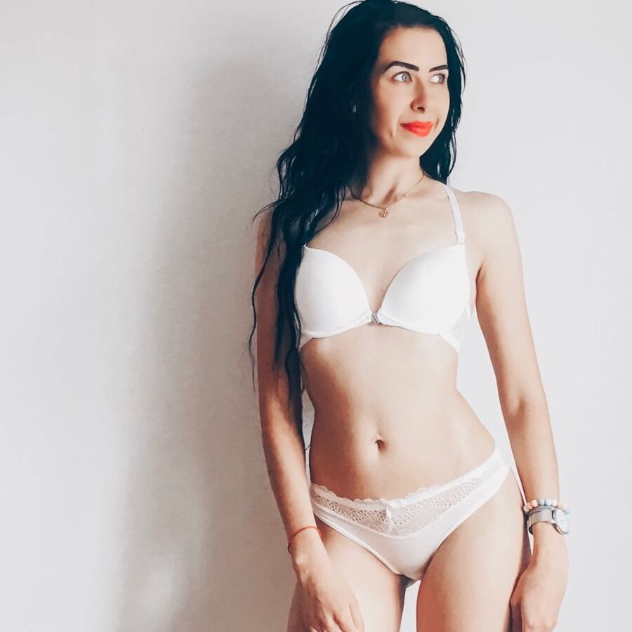 Russian wife likes to expose her beautiful body