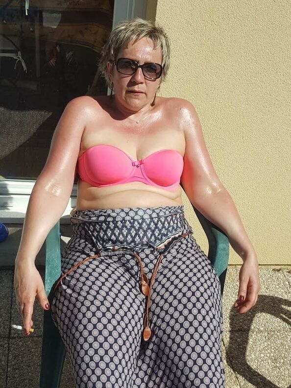Sub slave Pat_ and wife for exposure