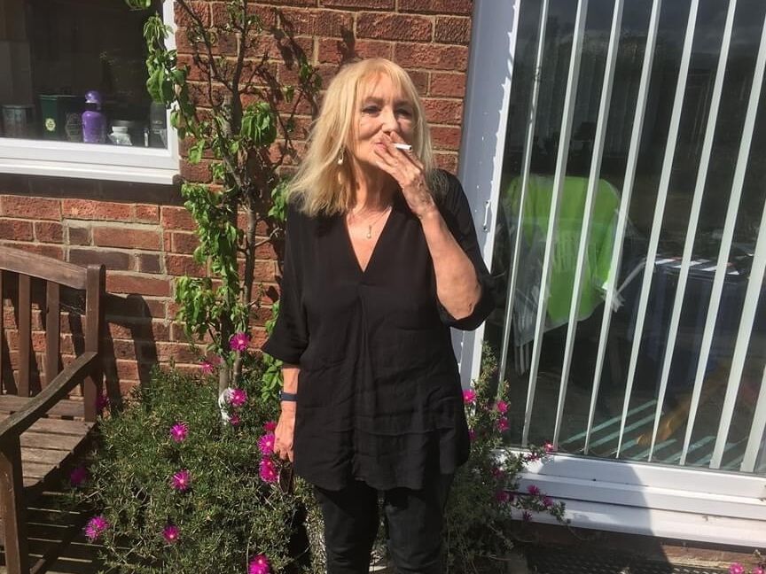 Linda UK Smoking gilf